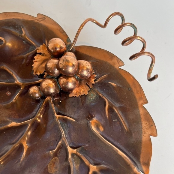 Vintage Copper Grape Leaf Metalware Tray - Picture 4 of 11
